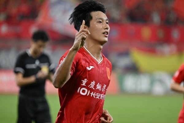 往日可期！21岁重庆队长向余望18球2助率队冲超，中甲弓手榜第4！